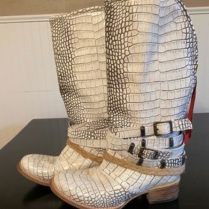 Freebird brand Drove white croco size 9 boots